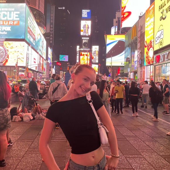 Meet your Posher, Ella - Picture 3 of 8